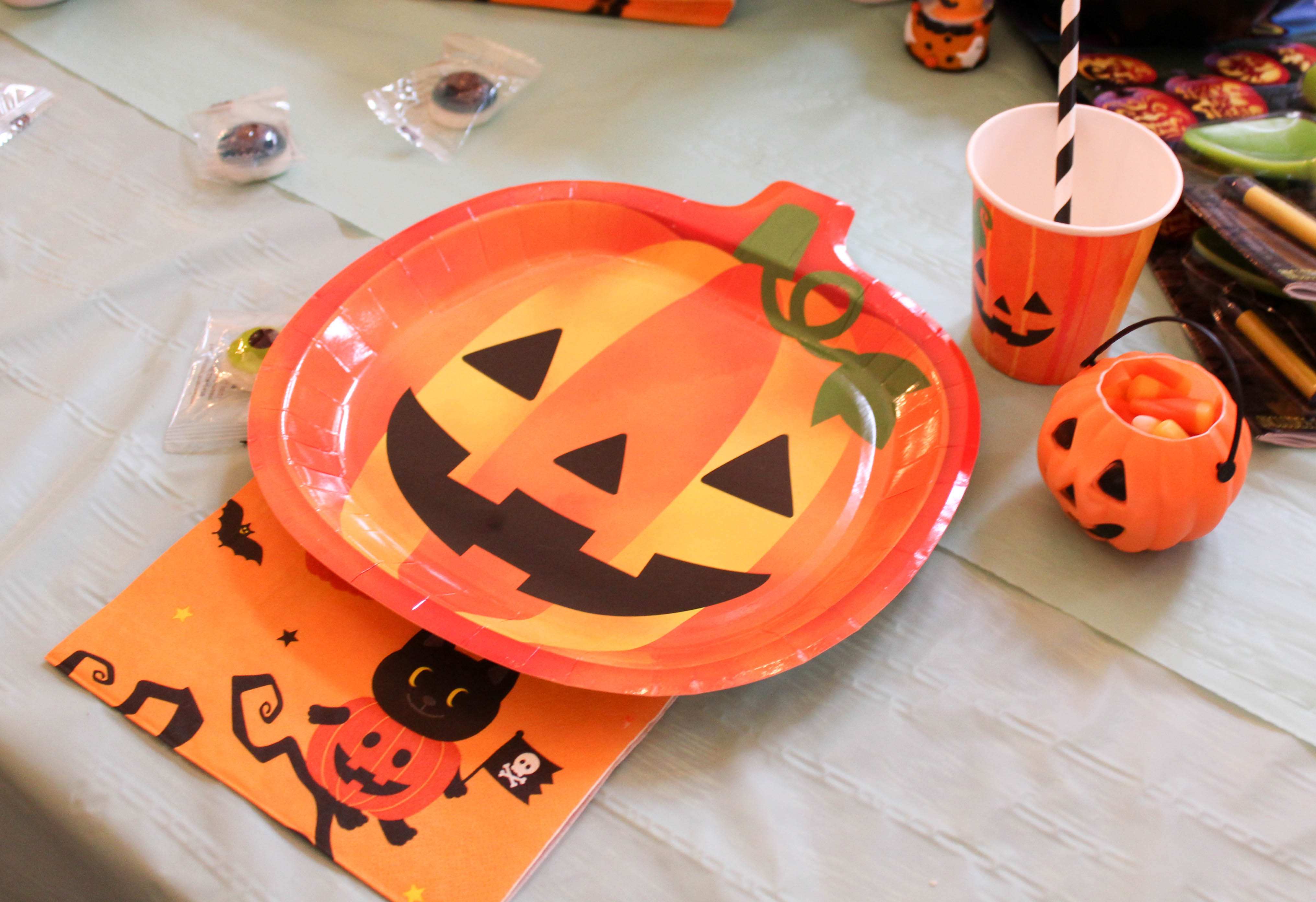 pumpkin-carving-party-costumes-kids-halloween-15