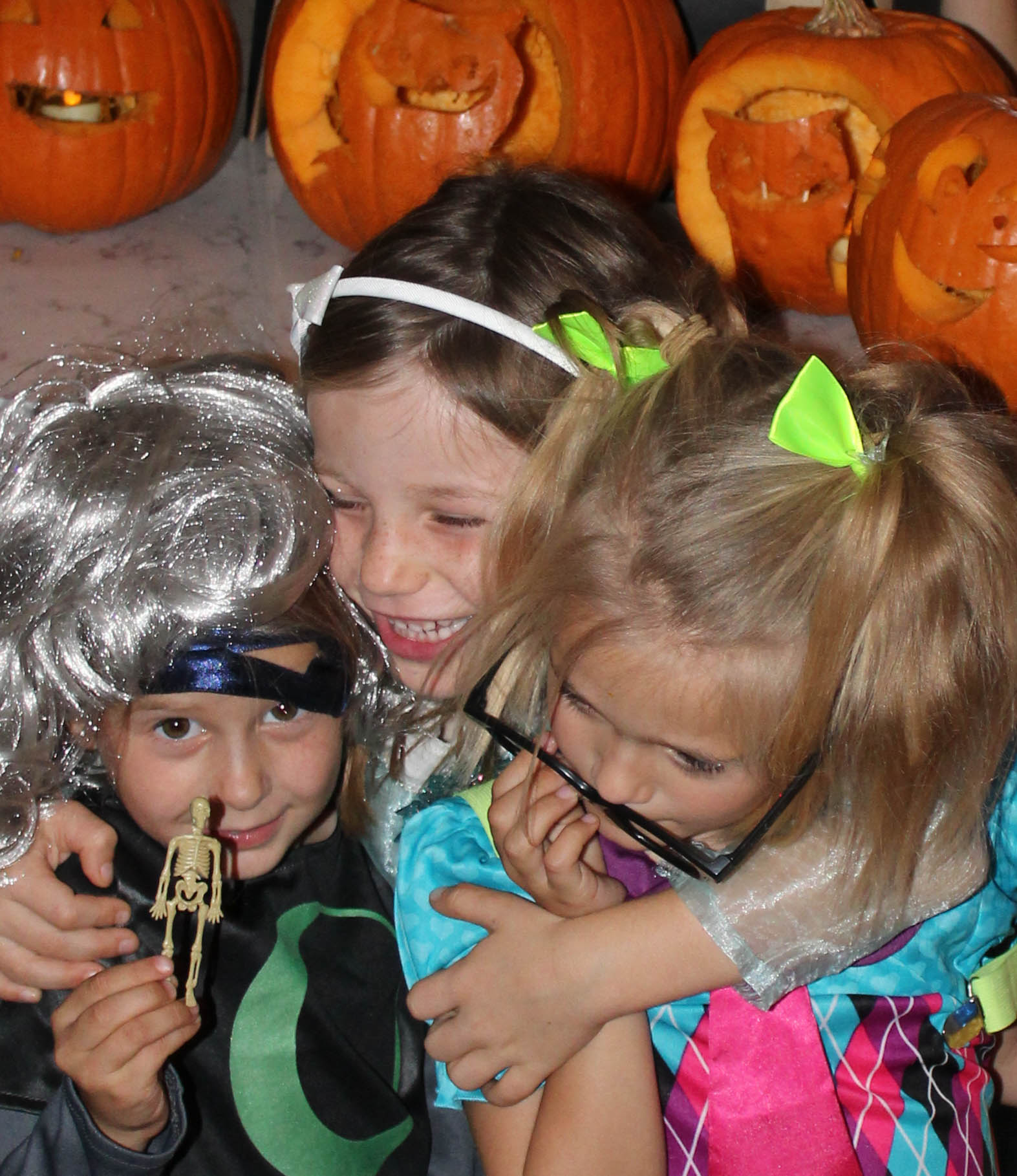 pumpkin-carving-party-costumes-kids-halloween-59