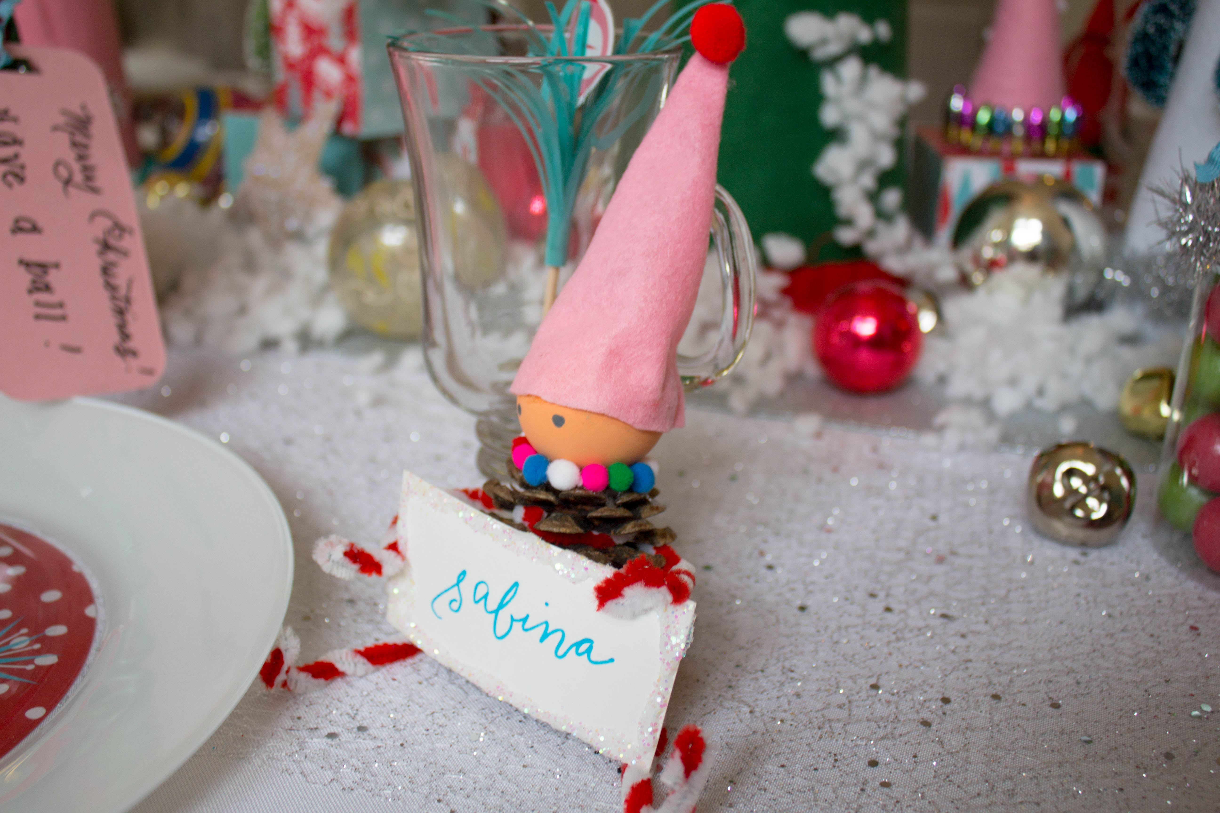 gnome-elf-party-table-christmas-table-decorating-ideas-23