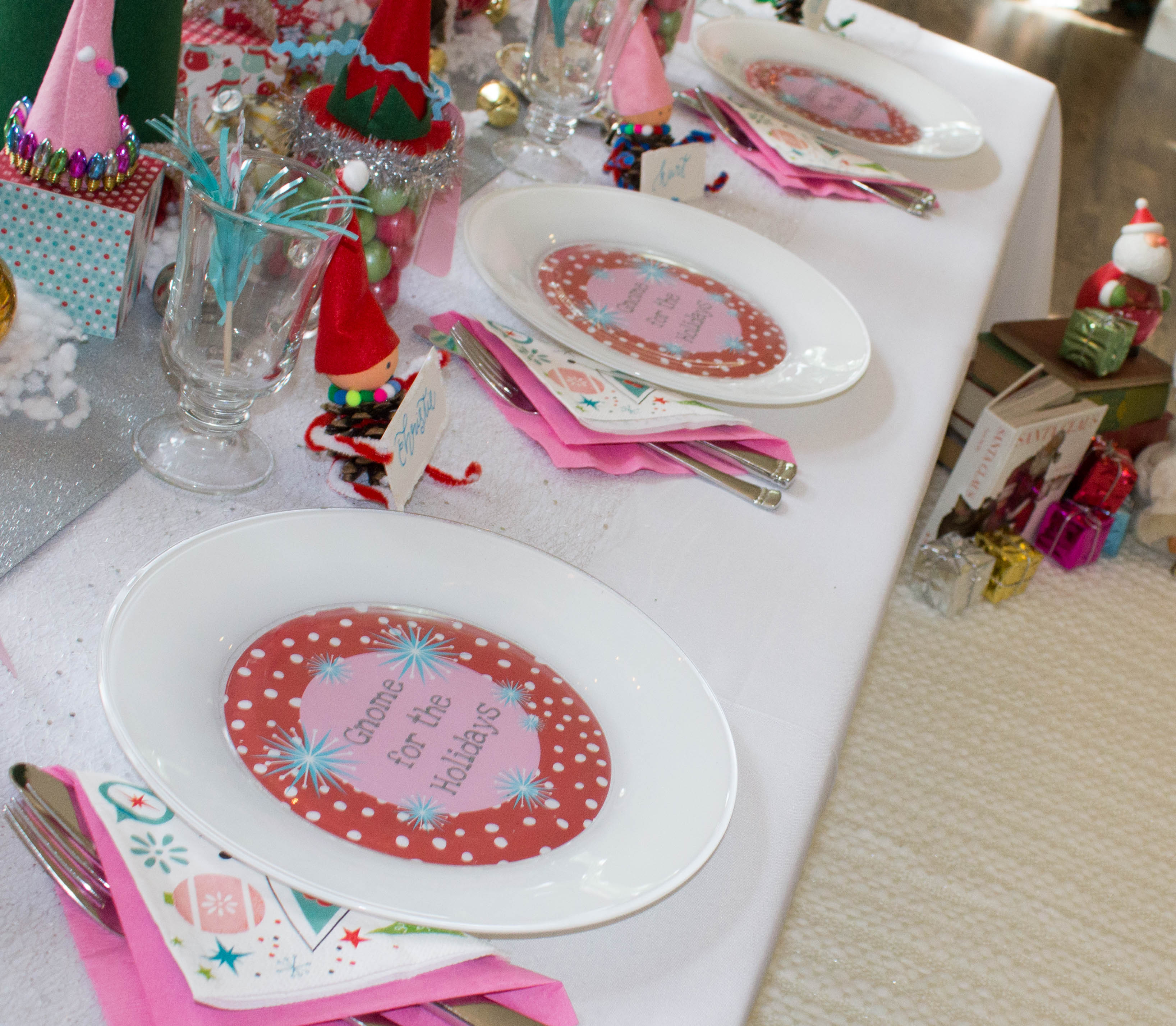 gnome-elf-party-table-christmas-table-decorating-ideas-27
