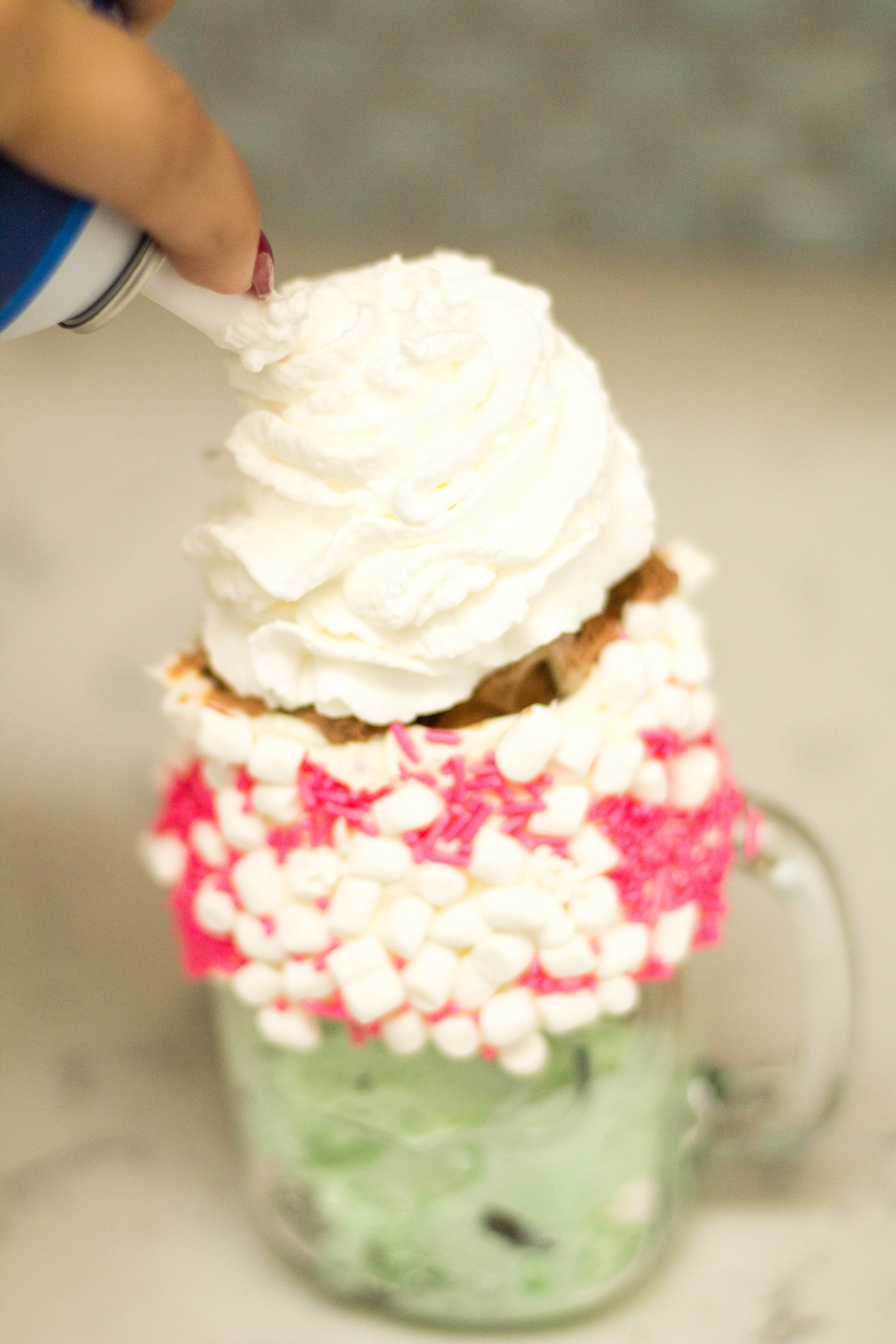 winter-baking-ice-cream-freak-shake-creative-desserts-overload-19