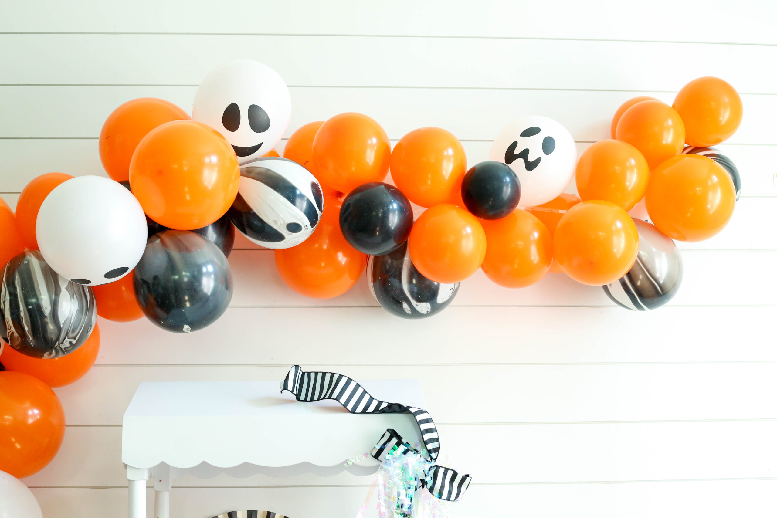 halloween balloon garland